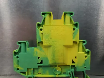 Phoenix Contact Typ UTTB 4-PE Terminal Block. 4D-8
