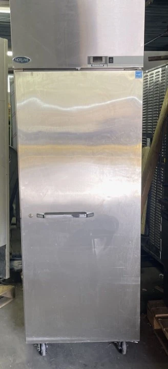 174-0027 Norlake NR241SSS/0 27 1/2" 1 Door Reach In Self Contained Cooler