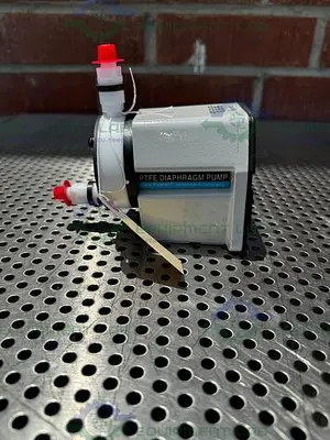 NEW COLE PARMER 7090-62 PTFE DIAPHRAGM PUMP 100 ML/MIN AT 0 PSI, 400 RPM