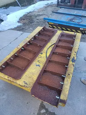 6' x 4' Platform Scissor Lift Table Approx. 4000# Capacity 230V, 1 ph