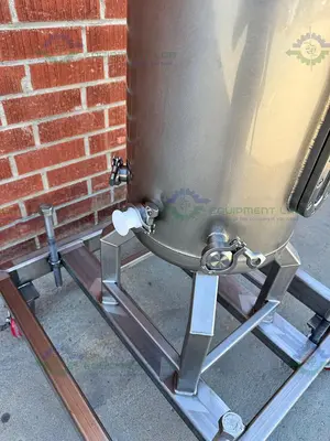 Unknown Brand 100 Liter Mixing Tank w/ Lenze 3 Phase Motor, Impeller