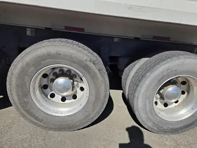 USED 2023 PETERBILT 567
