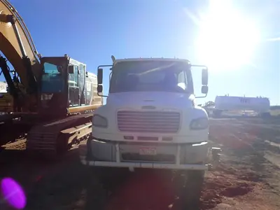 USED 2019 Freightliner M2 106