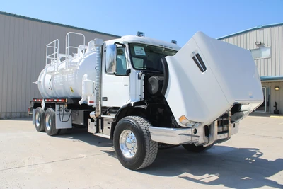 Used 2019 VOLVO VHD64B200 Vacuum Truck Texas US | Roll Off Truck World #1491998