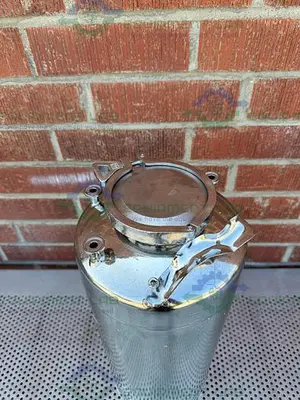 USED ALLOY PRODUCTS 15 LITER STAINLESS STEEL VESSEL 125 PSI W/ 4.5" OPENING