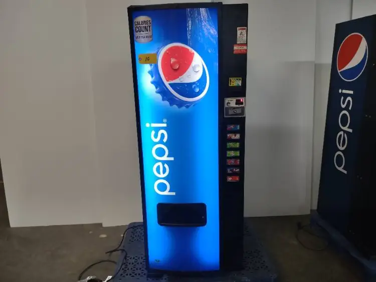 Used _UNKNOWN_ _UNKNOWN_ Vending Machines Minnesota US | K-BID 6 #181238