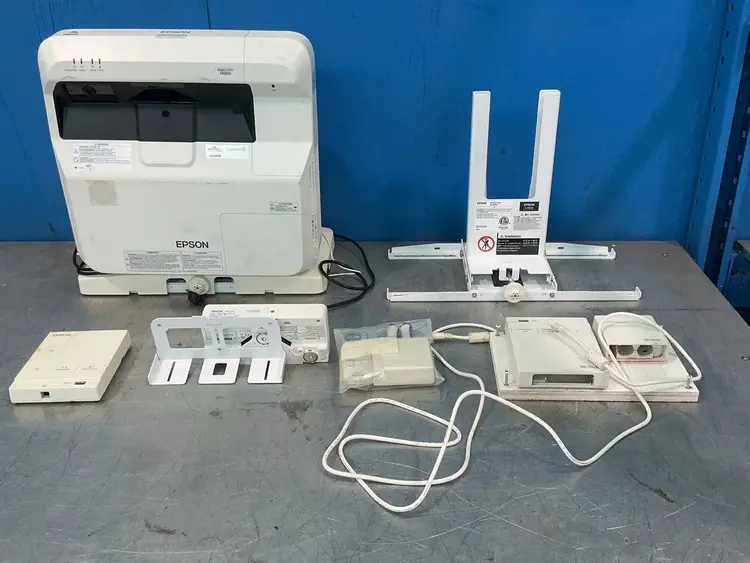 Used EPSON BRIGHTLINK PRO 1450UI Commercial Audio/Visual Equipment Ohio US | HGR 24 #1415156