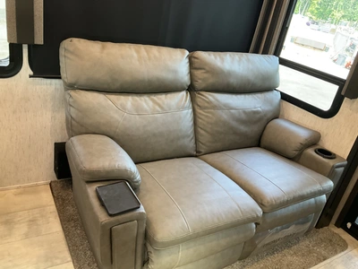 Used 2022 GRAND DESIGN MOMENTUM Campers, Caravans, Motorhomes Michigan US | Miedema Asset Management Group #1366695