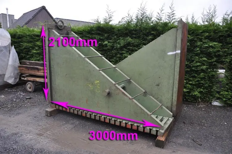 Used CLAMPING BRACKET 3000 X 800 X 2100 MM Angle Plates BE | Apt International N.V #366404