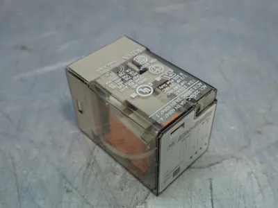 NEW ALLEN BRADLEY 700HA32A12