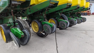 USED JOHN DEERE 7000