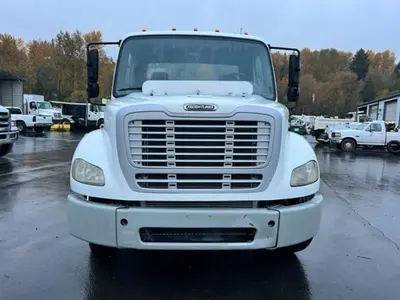 Used 2009 FREIGHTLINER BUSINESS CLASS M2112 Cab Chassis trucks Washington US | Puget Sound Truck Sales #1546526