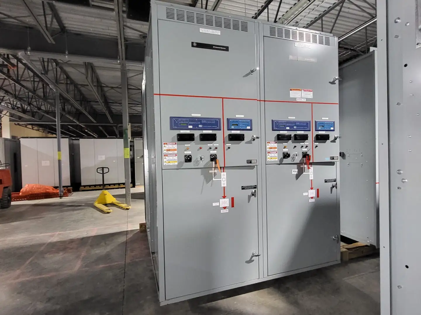 25kV 1200A 3ph Switchgear Unit w/ (2) Power Vac Breaker VB1 27.0-16-0