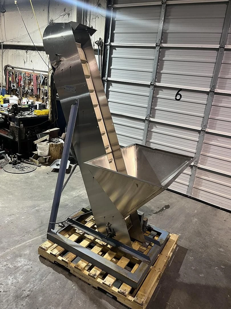 Norwalt Design Inc Hopper Feeder Incline Cleated Conveyor