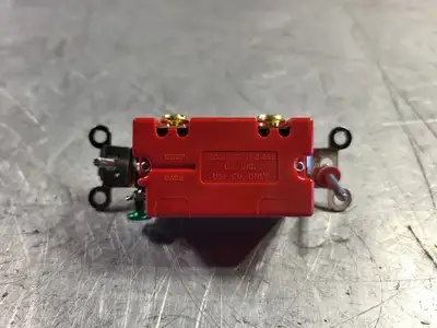 NEW HUBBELL HBL1221