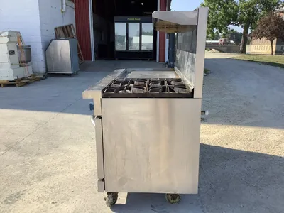 152-0556 Royal RR4G36 Natural Gas 4-Burner 36” Griddle Range/Stove with Oven