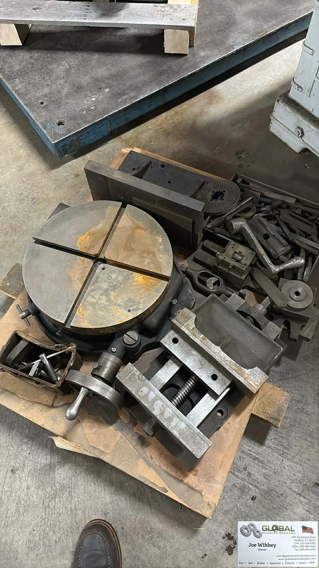 LOT OF MILLING MACHINE TOOLING. Vise, Rotary Table, Right Angle Block,