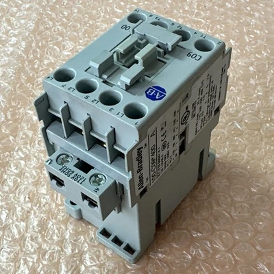NEW Allen Bradley 100-C09D400