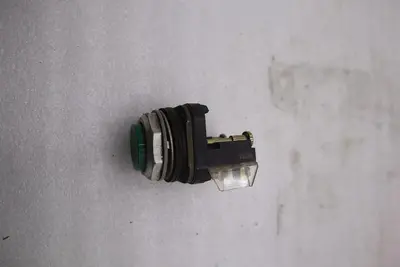 ALLEN BRADLEY 800T-A  /T   GREEN BUTTON CONTACT BLOCK STOCK #K-3701