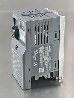 Mitsubishi FR-D720-0.1K-60 Inverter drive D700 200V (BIN4.4.4)