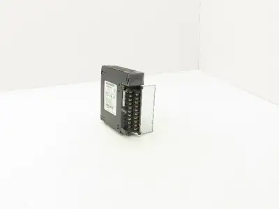 GE Fanuc IC693MDL940G Output Relay Module 2A 16PT