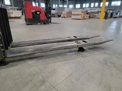 USED RAYMOND 8410