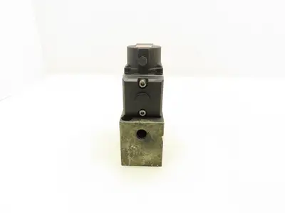 Koehring Pegasus Division PLS-2235 Hydraulic Servovalve 121UE