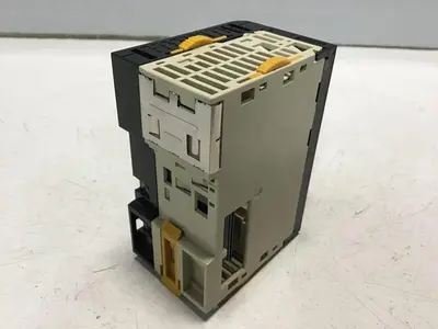 USED OMRON CJ1W-OC211
