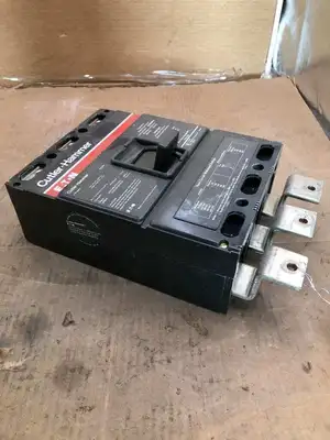 Cutler-Hammer LS36060YA 3 Pole 600A Molded Case Circuit Breaker 600VAC 250VDC