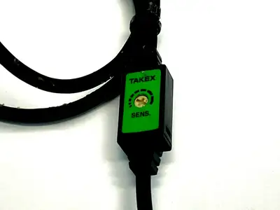 UM-R5TV | Takex  Polarization Reflector Photoelectric Sensor - Used