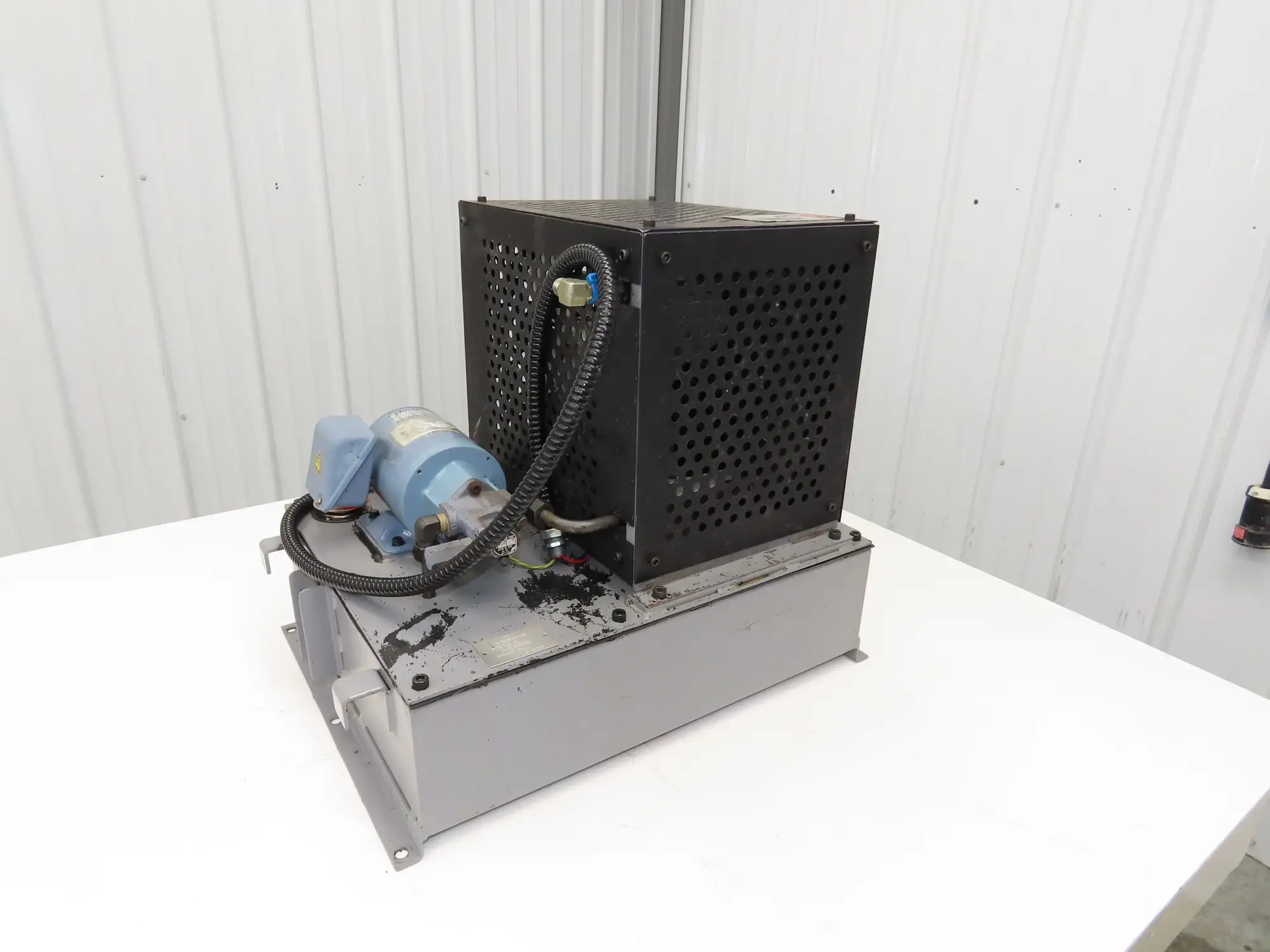 Nippon TOP-13MA Trochoid Spindle Oil Cooler Unit Pump 7 Gal Tank 220V Motor