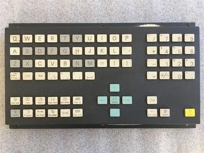 USED SIEMENS 6FC5203-0AD10-1AA0 (2)-MASCHINENSTEUERTAFEL OP032S