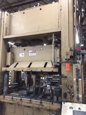 300 TON PACIFIC HYDRAULIC PRESS
