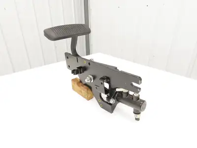 Hyster E80XN Forklift Brake Pedal & Master Cylinder & Bracket Assembly