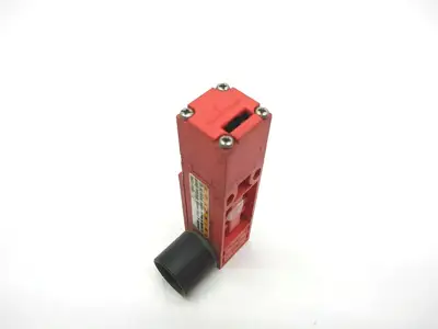 USED STI GUARDMASTER CADET SAFETY SWITCH M16 1 N/C, 1 N/O