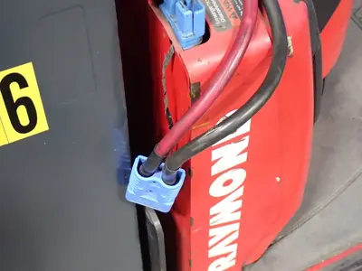 USED THE RAYMOND CORPORATION 8410