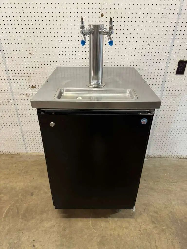 Used Beverage Air Used 24" Beverage air BM23-B-142 Refrigerated Kegerator Beer Equipment Illinois US | Falcon Restaurant Supply #1373896