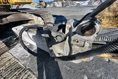 Used 2014 KOMATSU PC490LC-10 Excavators Pennsylvania US | Proxy Equipment #1383045