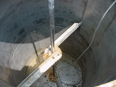 USED 750 GALLON OPEN TOP MIXING TOP OPEN TOP MIXING TANK