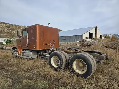 USED 1986 FREIGHTLINER FLC