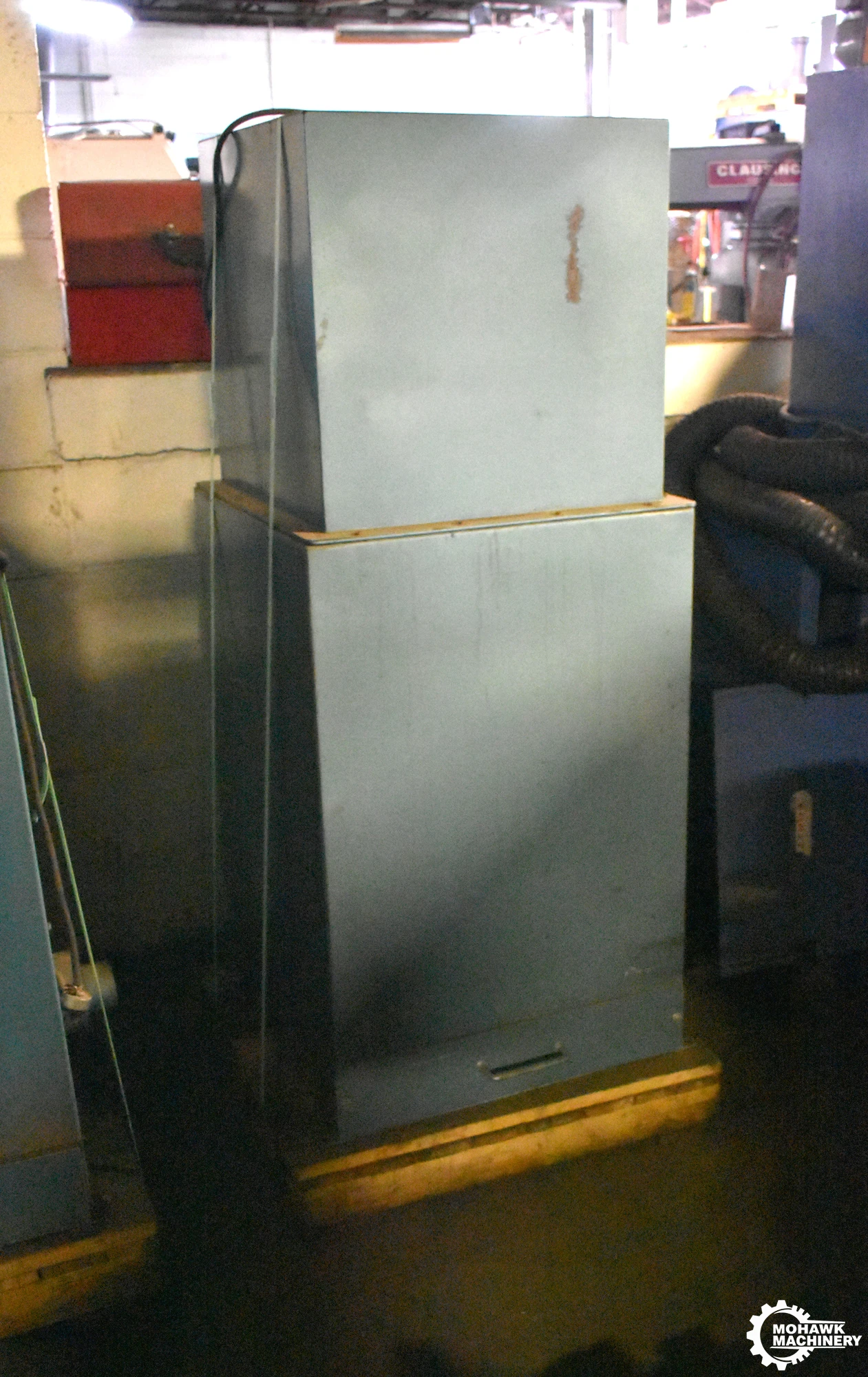 INDUSTRIAL FLOOR STANDING DUST COLLECTOR w/SINGLE PHASE ELECTRICS