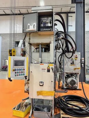 2015 LMG 1000 Ton molding press | Kempler Machinery (3)