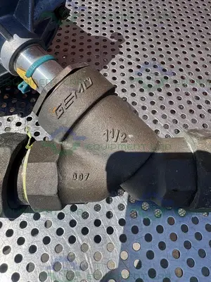 USED GEMU 514/40/D195 PNEUMATIC ANGLE SEAT VALVE, PST 4-10 180°C W/ 1 1/2" FITTING