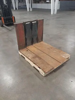 USED CASCADE CLASS 4 LUMBER FORKS