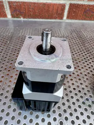 USED MOOG SM23165DT-DE INTEGRATED SERVO SMART MOTOR W/ MOOG GH23SP100 GEAR BOX 100:1