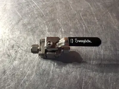 NEW SWAGELOK SS-63TS8