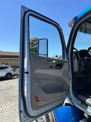 USED 2018 PETERBILT 579