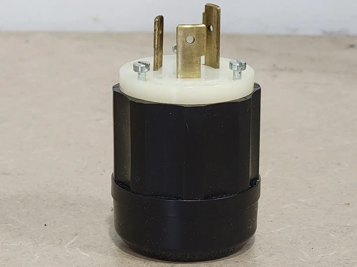 NEW LEVITON 2341