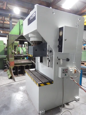 USED LVD 160 TON