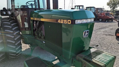 USED 1983 JOHN DEERE 4250